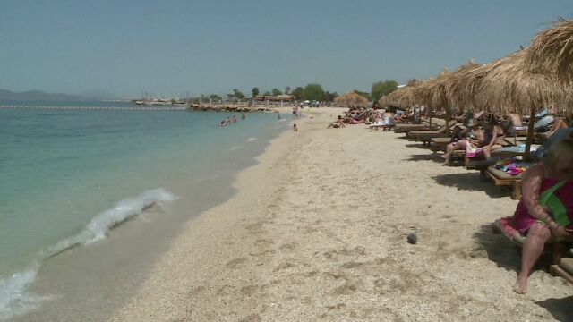 Временна забрана за къпане на популярни плажове в Гърция Мярката