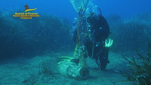 Извадиха необикновени археологически находки от морското дъно на италианския остров