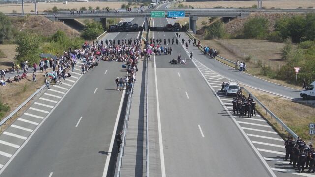 Протестиращите енергетици и миньори продължават протестите – АМ Тракия е блокирана