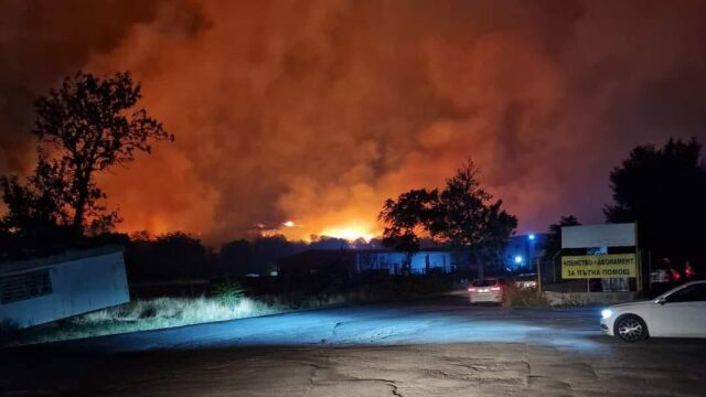 Пожар в покрайнините на Асеновград е възникнал вечерта на 3