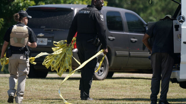 14 годишен ученик е стрелецът открил огън в гимназията Апалачи в