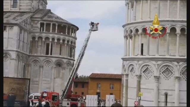 Турист беше спасен при спешна акция в наклонената кула в