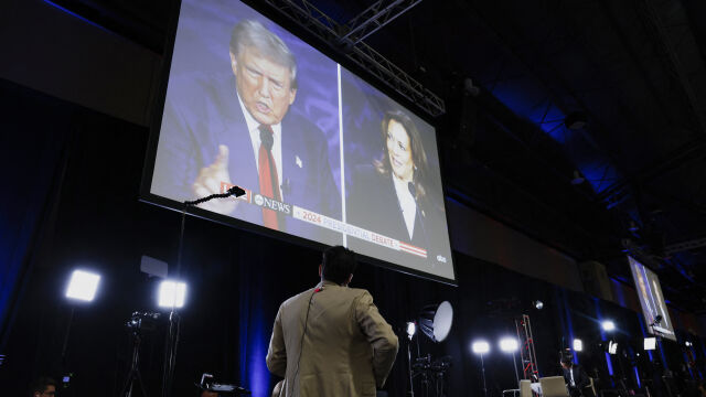  Бившият президент Доналд Тръмп изказа повече от 30 неверни твърдения