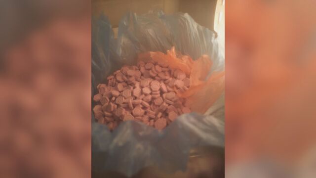 Трима са арестувани в момента на сделка за наркотици в