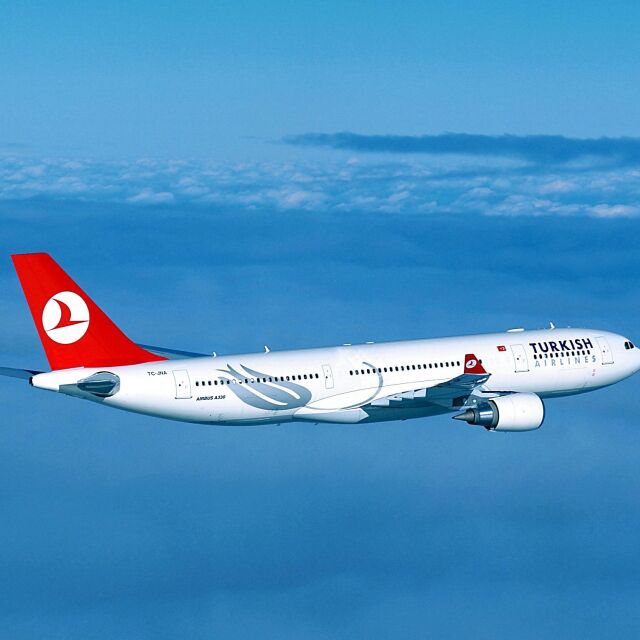 Самолет на Turkish Airlines кацна аварийно на Летище София