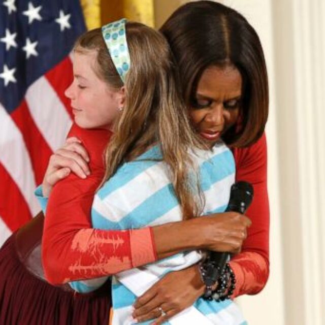 10-годишна даде на Мишел Обама CV-то на безработния си баща