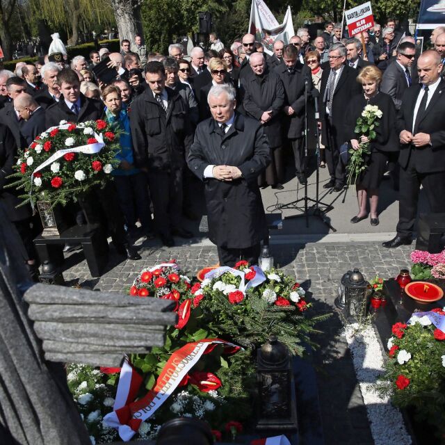 Полша отбеляза 5 години от трагедията край Смоленск (СНИМКИ)