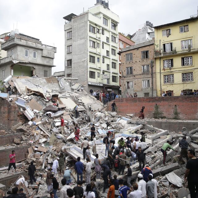 САЩ изпращат спасители и отпускат 1 млн. долара на Непал 