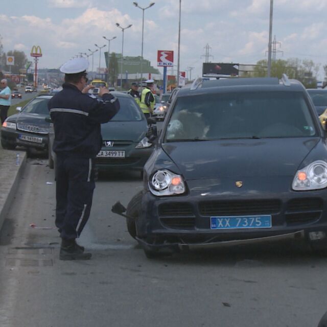 Младеж на 25 г. пострада тежко в катастрофа на Околовръстния път в София (ОБНОВЕНА)