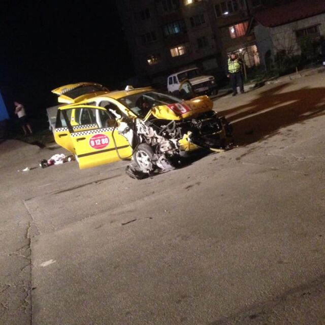 Такси удари паркирани коли в столичния квартал "Люлин" 
