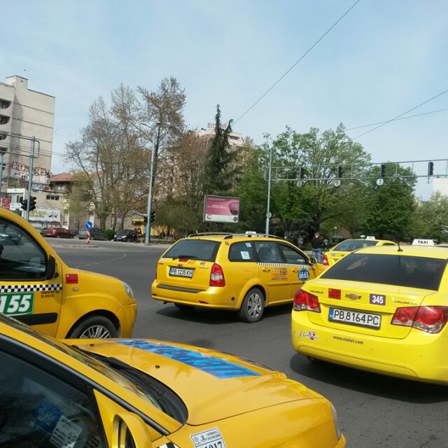 Таксиметров протест блокира Пловдив (СНИМКИ)