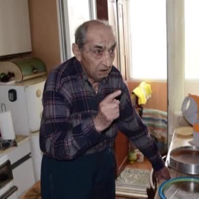  84-годишен пенсионер от Видин върна 80 лева на касиерка в банка 