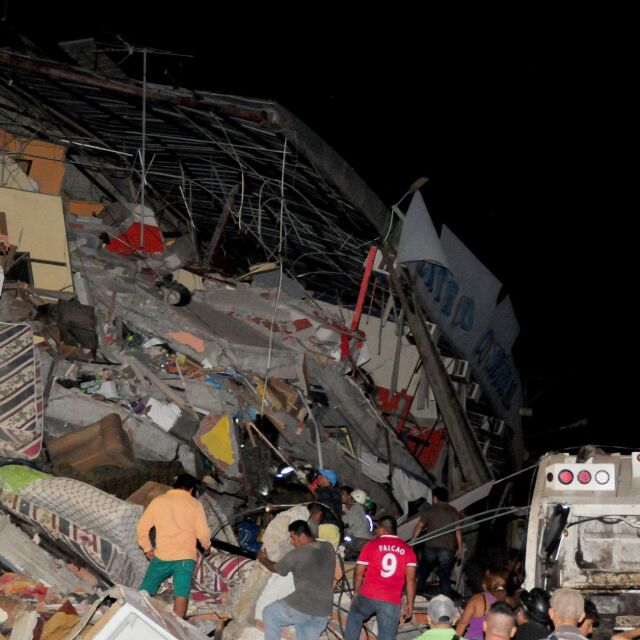 Жертви и разрушения в Еквадор след 7.8 по Рихтер (ОБНОВЕНА)