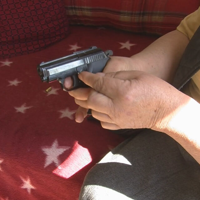 Гърменска пенсионерка се брани с газов пистолет от крадци