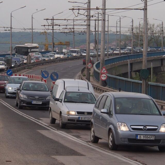 Ремонтът на Аспаруховия мост доведе до транспортен кошмар във Варна