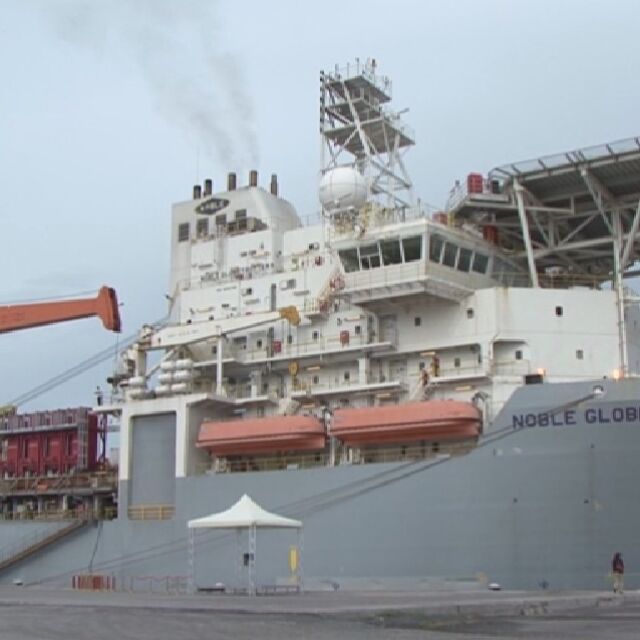 Огромен кораб с хеликоптерна площадка и 180 души екипаж ще търси газ в Черно море