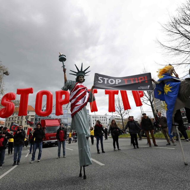 Хиляди протестират в Хановер срещу споразумението за свободна търговия между ЕС и САЩ (ГАЛЕРИЯ)