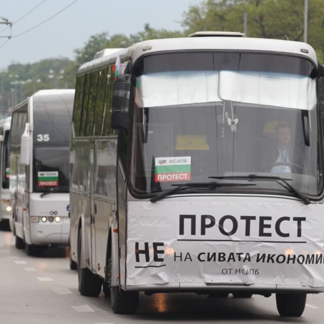 На 28 септември: Автобуси спират, тирове затварят граници