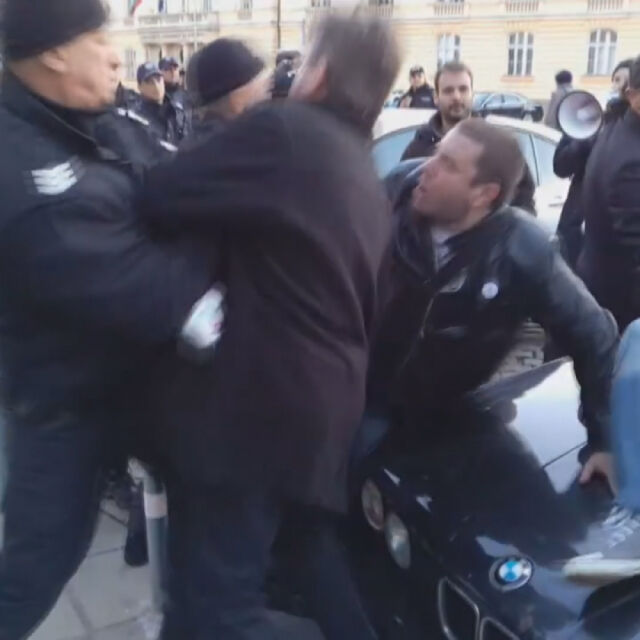 Манол Глишев за побоя пред НС: Полицията е група наемници, която позори пагона си (ВИДЕО)
