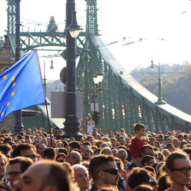 Хиляди граждани в Будапеща подкрепиха университет, финансиран от Сорос