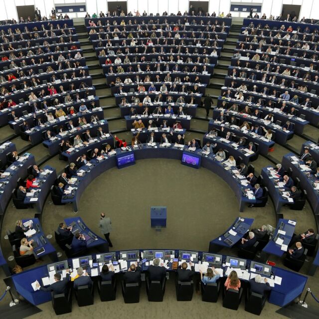 Еманюел Макрон се изправи пред Европейския парламент