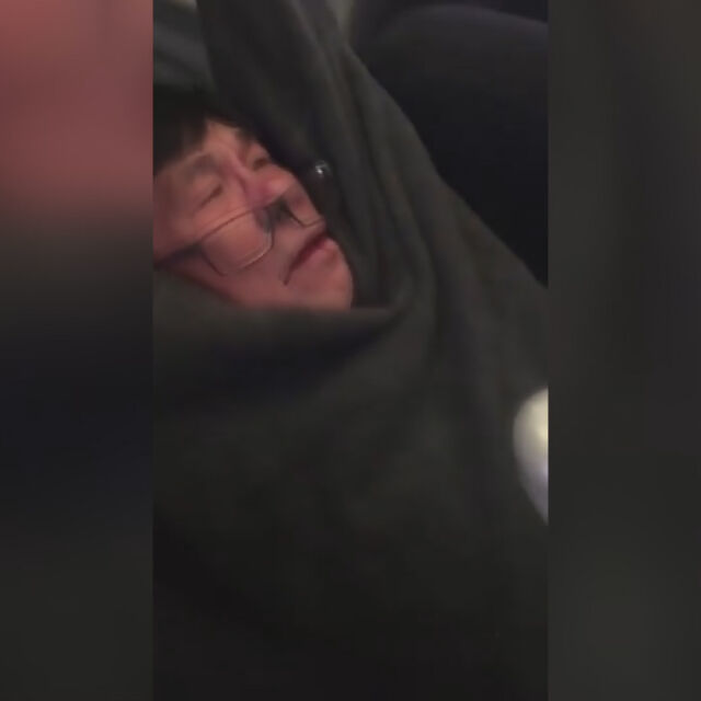 Насилието над редовен пътник в самолет взриви социалните мрежи