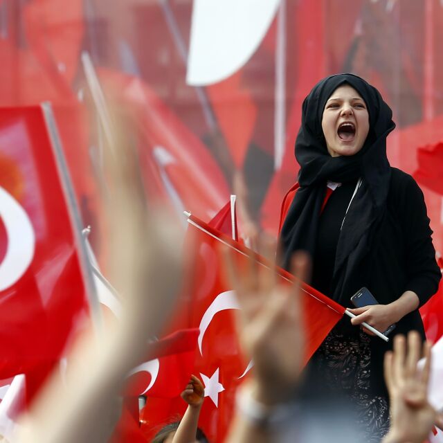 Турците решават дали да дадат всичката власт на Реджеп Ердоган
