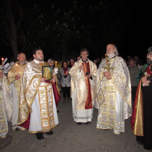 Православни, католици и арменци – заедно на Великден в Русе (СНИМКИ)