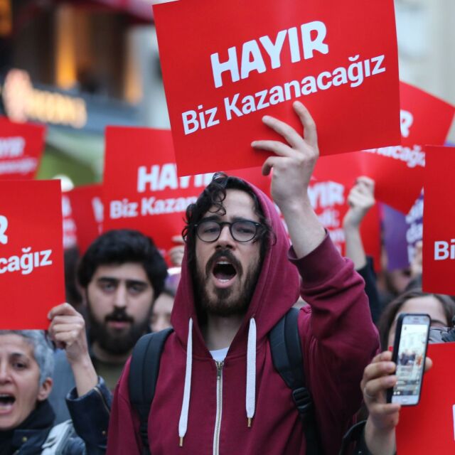 Турция след референдума: Протести и извънредно положение 