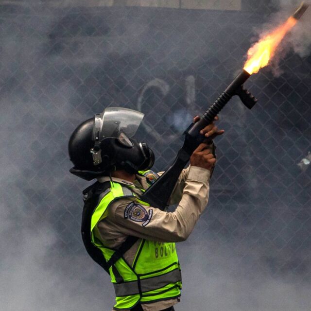 Венецуела: Десетки войници са арестувани заради недоволство от насилието над протестиращи