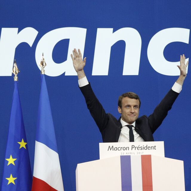 След оспорван вот във Франция: Еманюел Макрон отива на балотаж с Марин Льо Пен