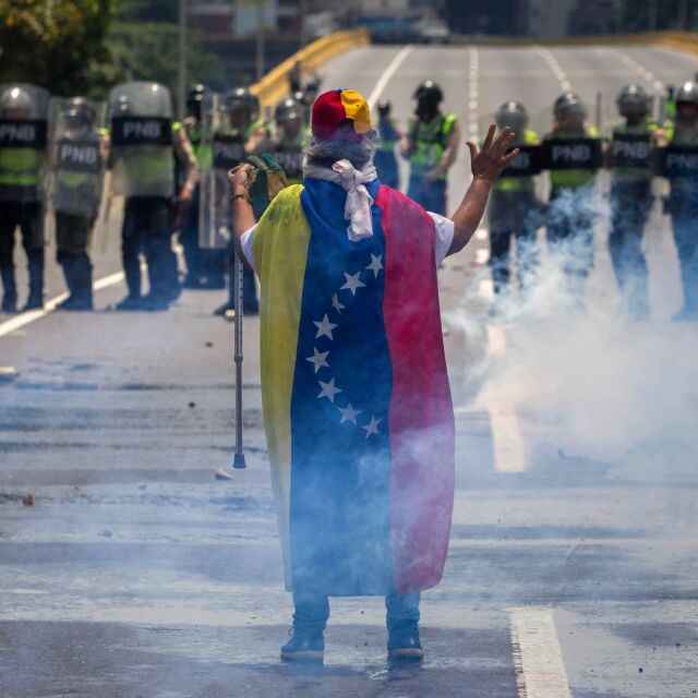 Венецуела тръгна към международна изолация (СНИМКИ)