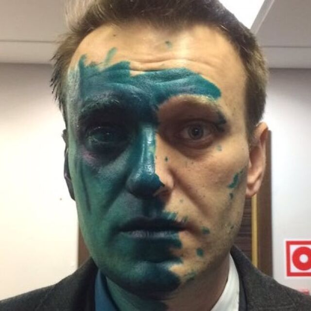 Нападнаха Алексей Навални със зелена боя... отново