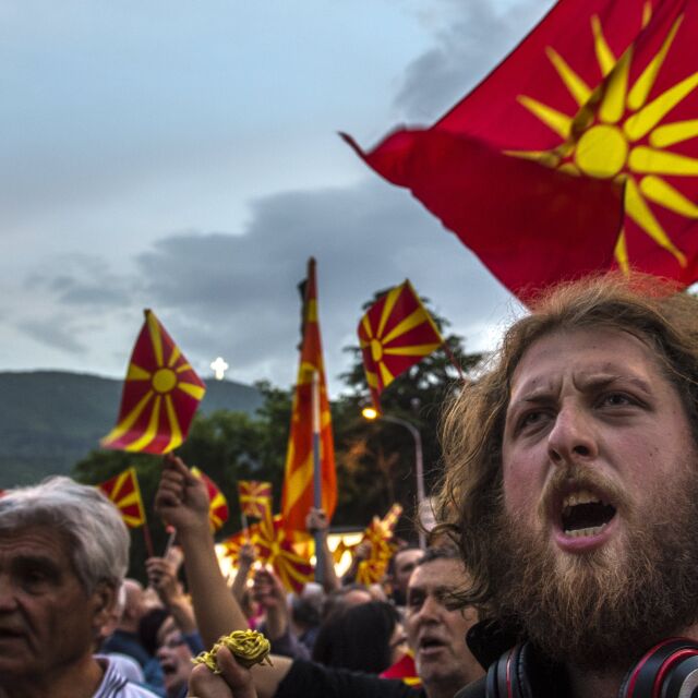 Протестиращите в Македония насочиха гнева си към ЕС
