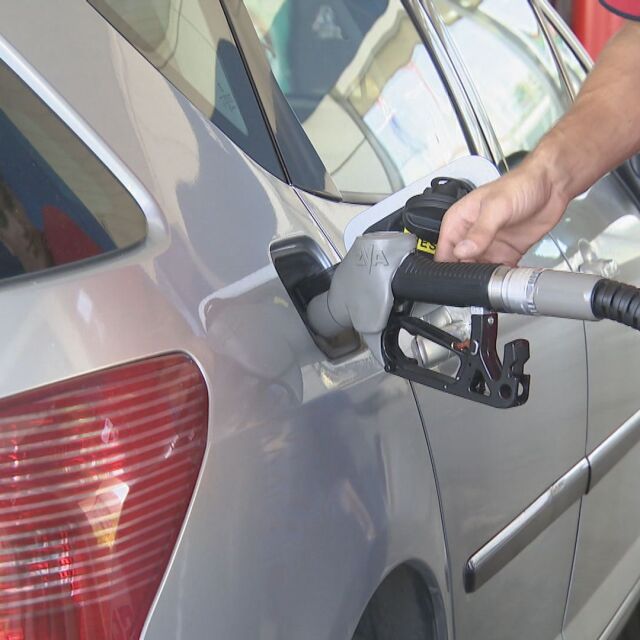 На извънредна среща в МС: Обсъдиха мерки за намаляване на цената на горивата