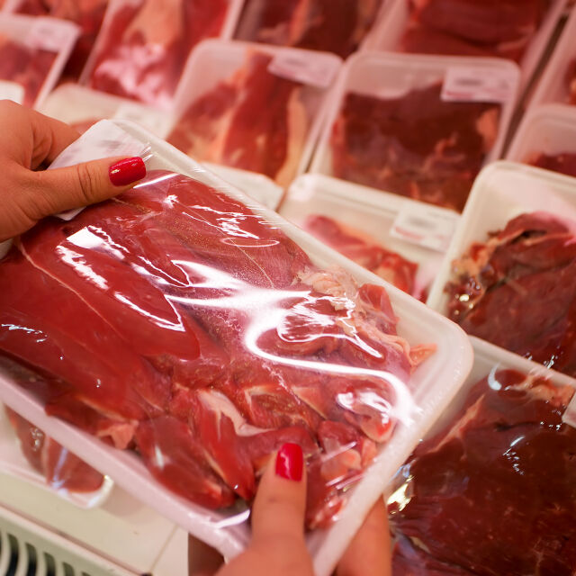 Червеното месо увеличава риска от рак на дебелото черво за жените