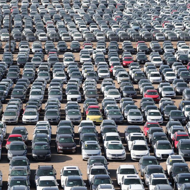 350 000 дизелови коли на „Фолксваген” гният на огромни паркинги в САЩ