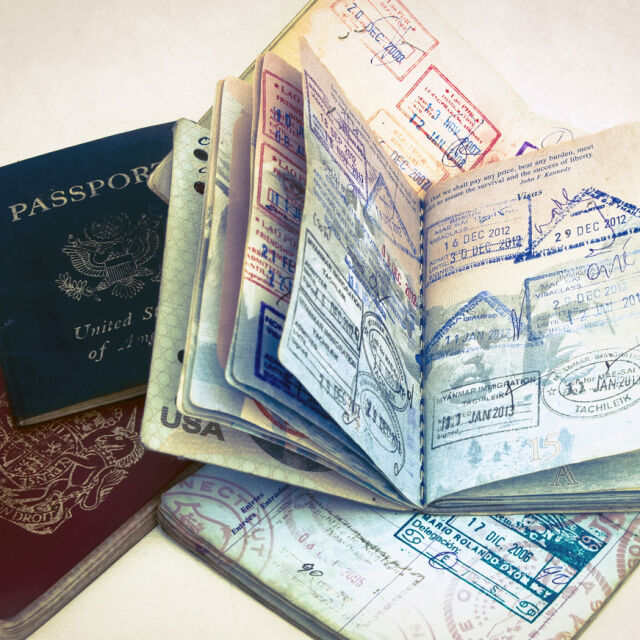Паспортните служби в София с удължено работно време