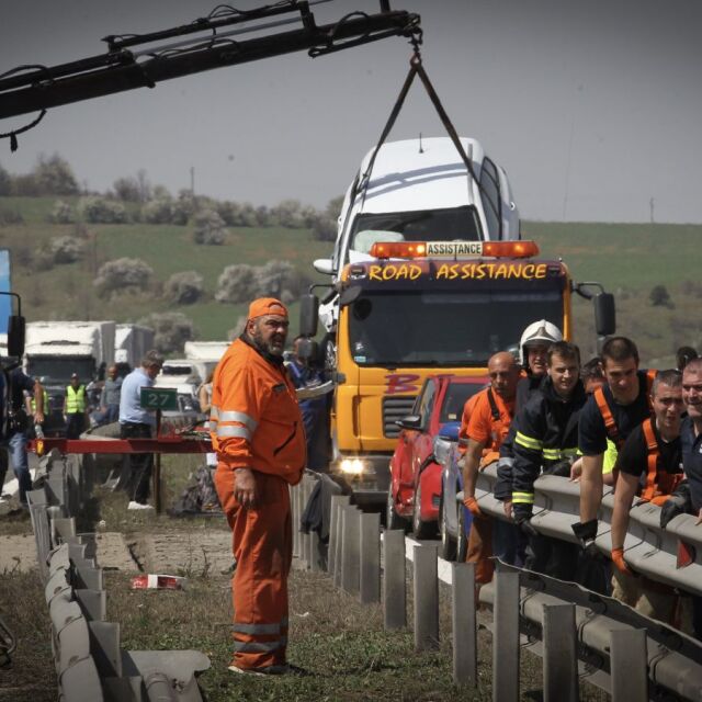 Петима ранени при катастрофата с автобус на „Тракия” още са в критично състояние