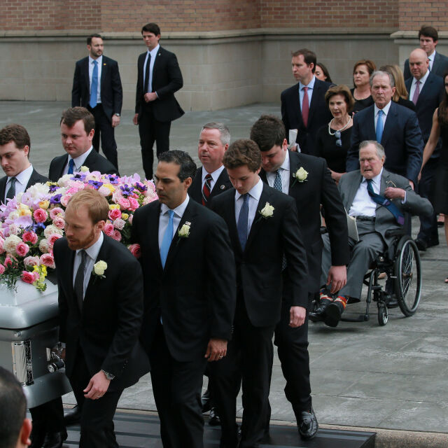 Четирима бивши американски президенти отидоха на траурната церемония на Барбара Буш