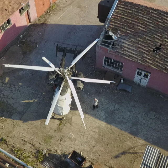 Хеликоптер кацна аварийно в базата на винпром в Свищов