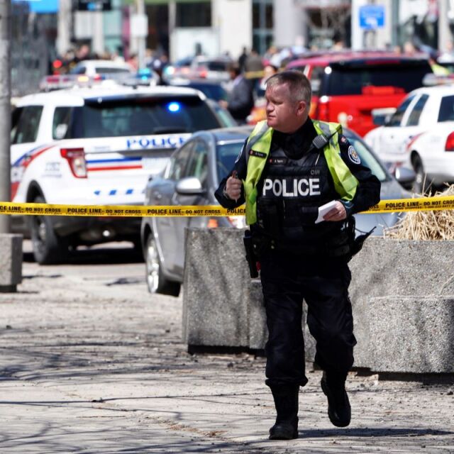 Ван се вряза в пешеходци в Торонто, девет са загинали (СНИМКИ и ВИДЕО)