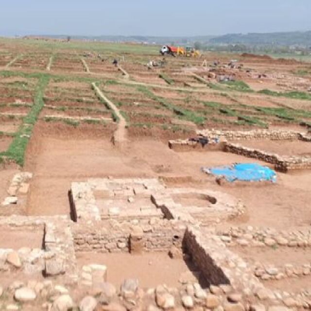 Археолози откриха непокътната гробница от римско време край Благоевград