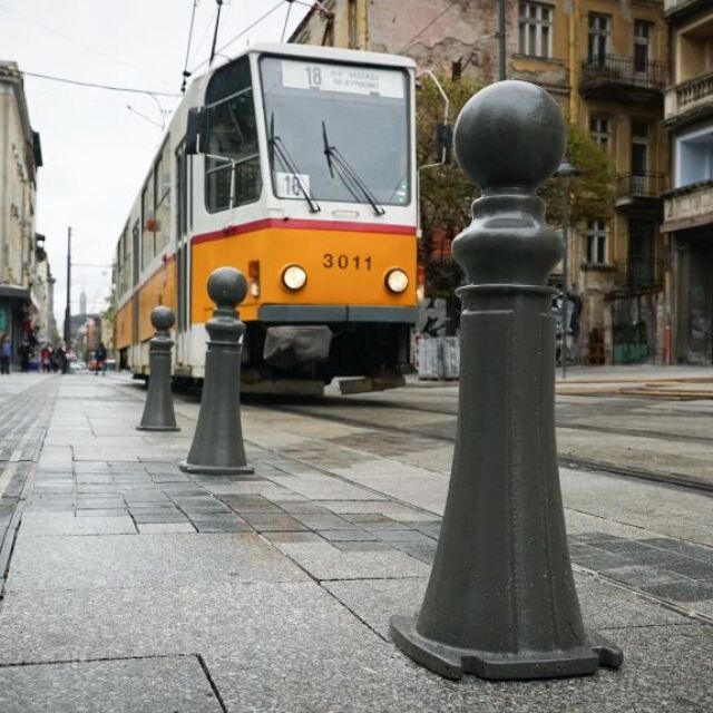 Трамвай се подпали в центъра на София 