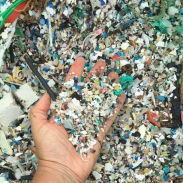 Плажът Тенерифе потъна в пластмасови отпадъци (ВИДЕО)