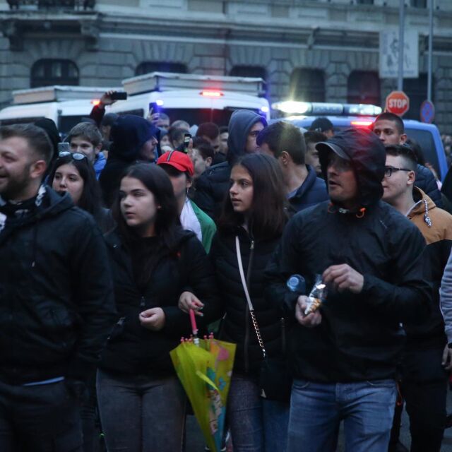 В Габрово излязоха на протест за трета поредна вечер (ВИДЕО И СНИМКИ)