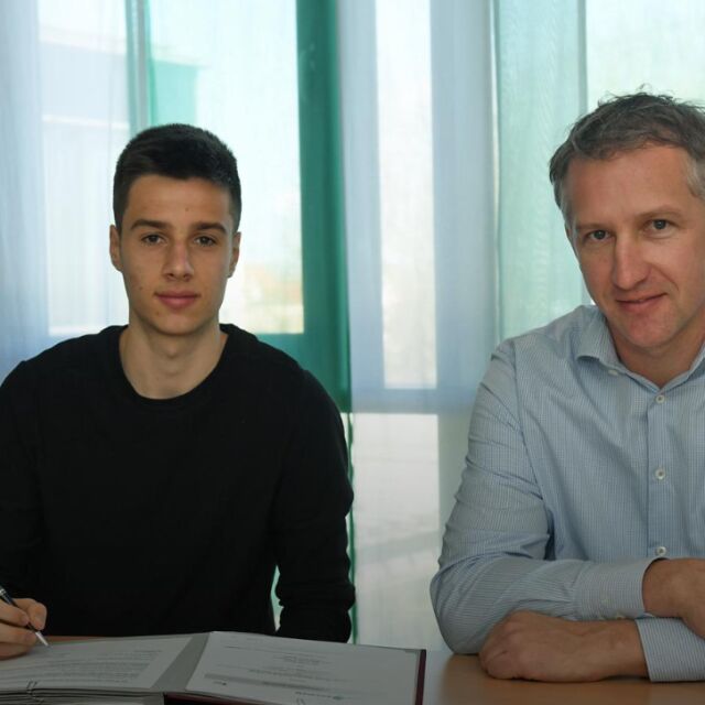Синът на Илия Груев подписа професионален договор с "Вердер" Бремен