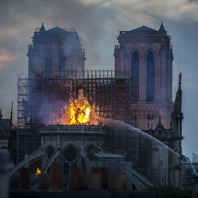 „Парижката Света Богородица” – преди и след пожара (СНИМКИ)