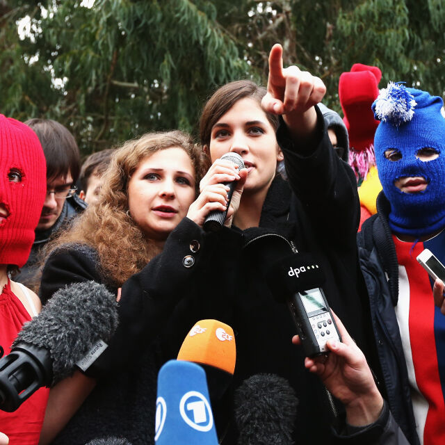"Pussy Riot" подкрепи легализацията на абортите в Аржентина (ВИДЕО)