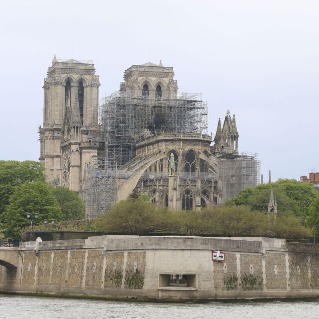 „Нотр Дам” в Париж отваря врати за първата служба след пожара